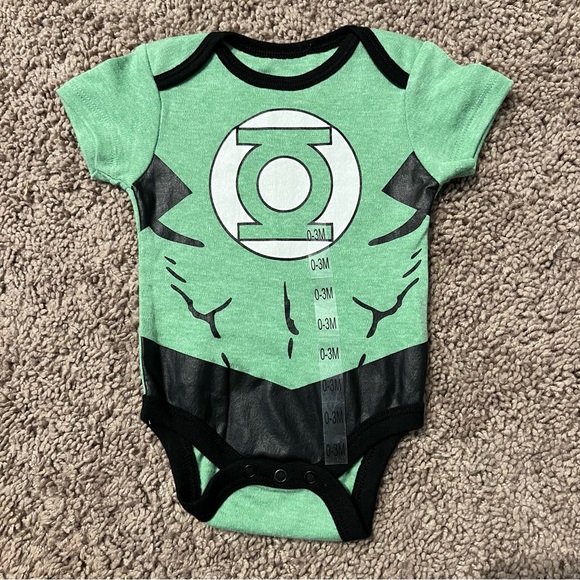 NWT DC Comic Superhero Onsies Baby Newborn Size 0-3 Flash Aquaman Green Lantern - Picture 3 of 9